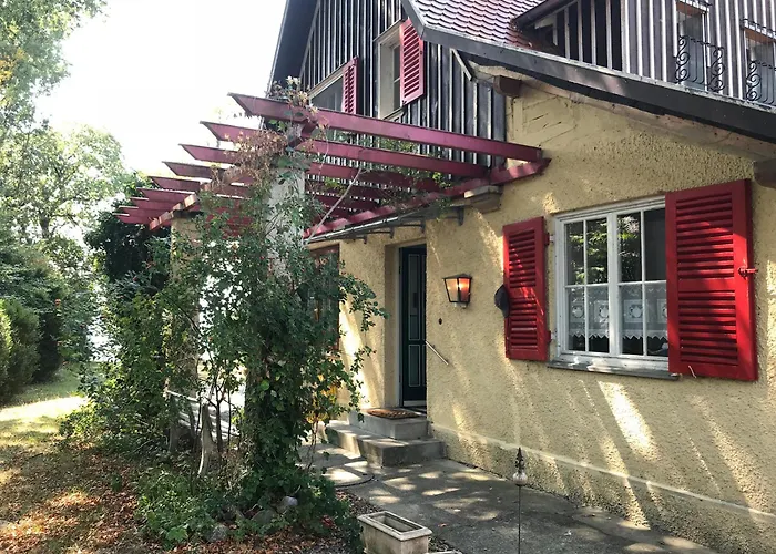 Dom wakacyjny Haus Am - Absolute Raritaet, Gemuetliches Haus Mit Privatem Seezugang Wasserburg